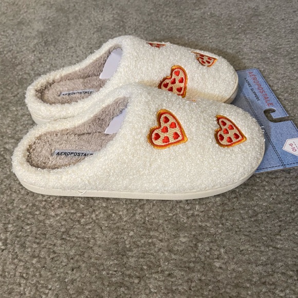 Aeropostale slippers with heart design, size L (9-10) - Picture 10 of 10